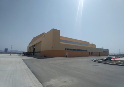 TITLE | FUJAIRAH AIRPORT HANGER  |  LOCATION | UNITED ARAB EMIRATES  |  PRODUCT USED | TSEAM STANDING SEAM SYSTEM, CONCEALED WALL PANELS & 45/250 SANDWICH PANELS